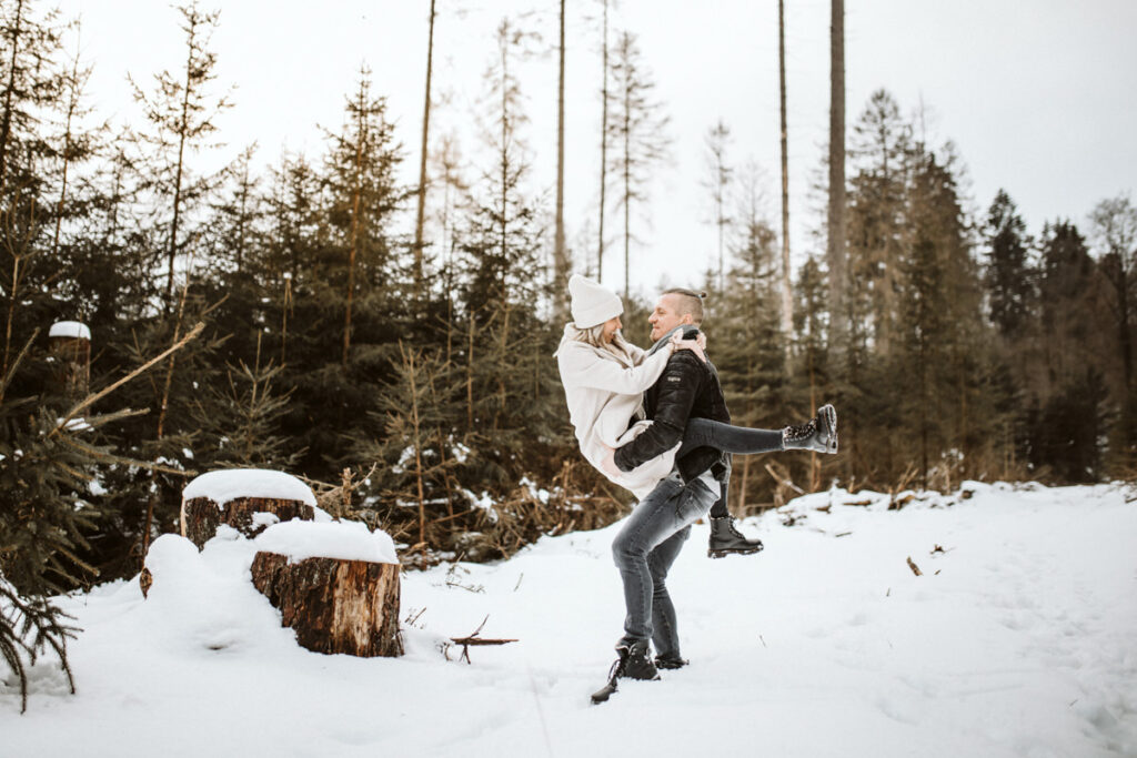 Paarfotos Paarshooting im Schnee