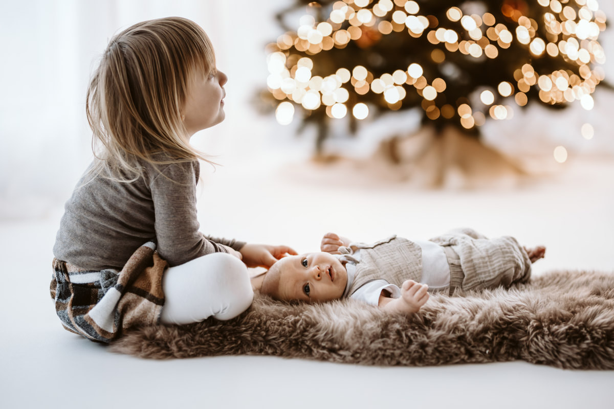 65 geschwisterfoto-weihnachtsshooting-babyshooting